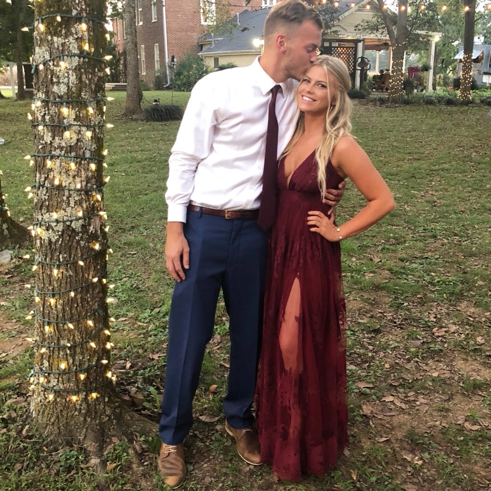 Tulle overlay maxi. Burgundy color. Adjustable straps. Hemmed to 5’2 with heels